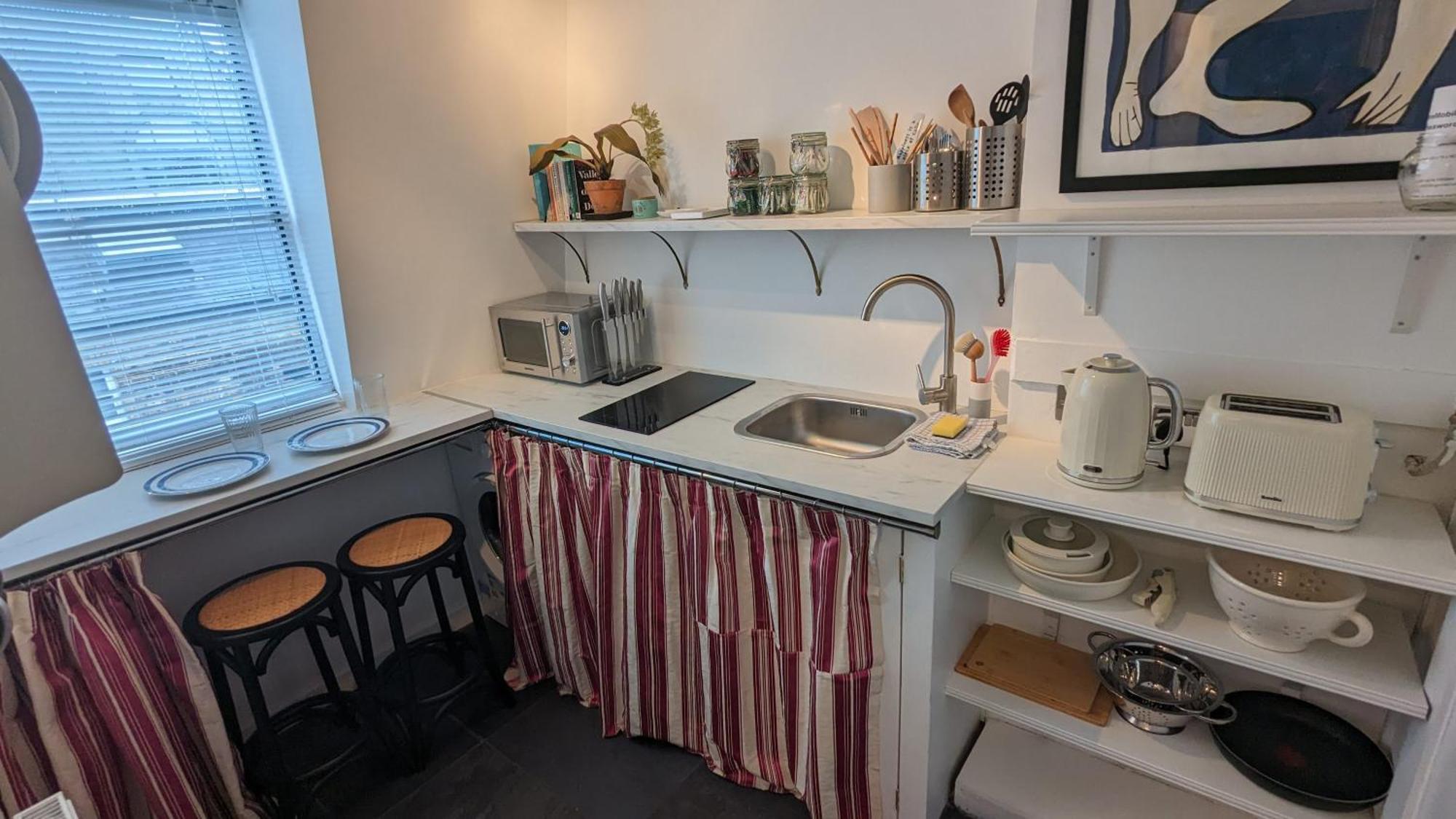 Charming & Quaint Old Compton - Quiet Guests Only Allowed, No Parties Allowed, Over 25 Years Old Or Families Appartamento Londra
